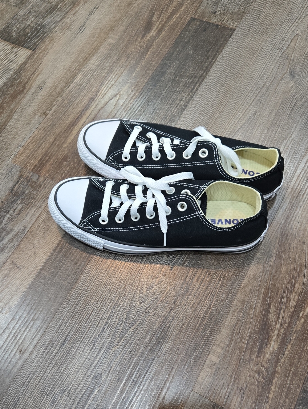Shoee - Picture 2 of 3